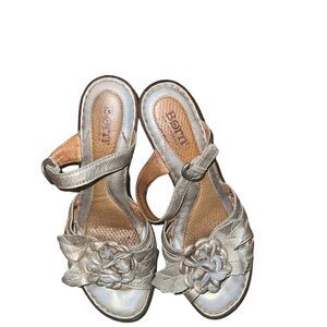 Born Gold Leather Sandals Size 8